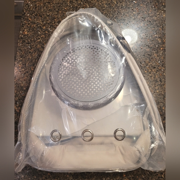 Expandable Cat / Small Pet (puppy) Carrier Backpack - Picture 7 of 8